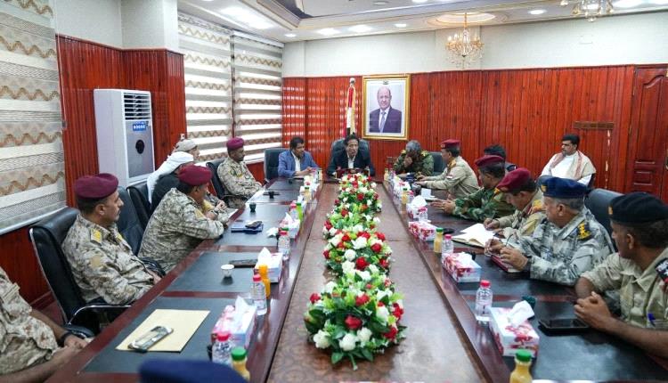 محافظ المهرة يوجه برفع الجاهزية الأمنية لتعزيز الاستقرار بالمحافظة