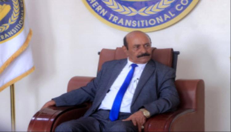 قيادات جنوبية يطمئنون على صحة رئيس تنفيذية انتقالي شبوة بعد وعكة صحية