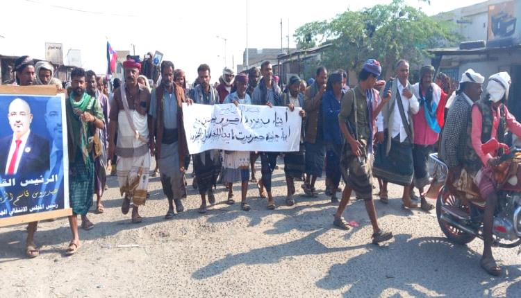 أبناء مديرية أحور يخرجون في مسيرة حاشدة تأييداً لمليونية وادي حضرموت