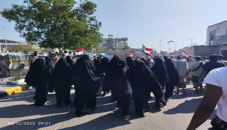 تظاهرة جماهيرية حاشدة لأبناء أبين احتفالاً بانتصار القوات الجنوبية في حضرموت والمهرة