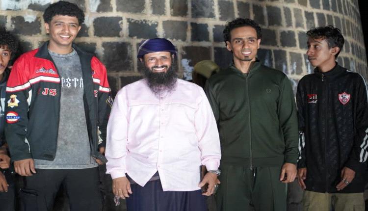 قوات الحزام الأمني تحتفل رسمياً بتحرير وادي حضرموت بإطلاق الألعاب النارية في سماء العاصمة عدن