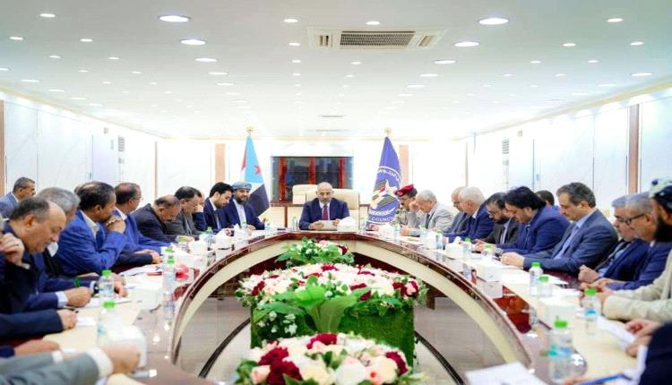 الرئيس الزُبيدي يرأس اجتماعًا مهمًا للقيادة التنفيذية العليا للمجلس الانتقالي الجنوبي