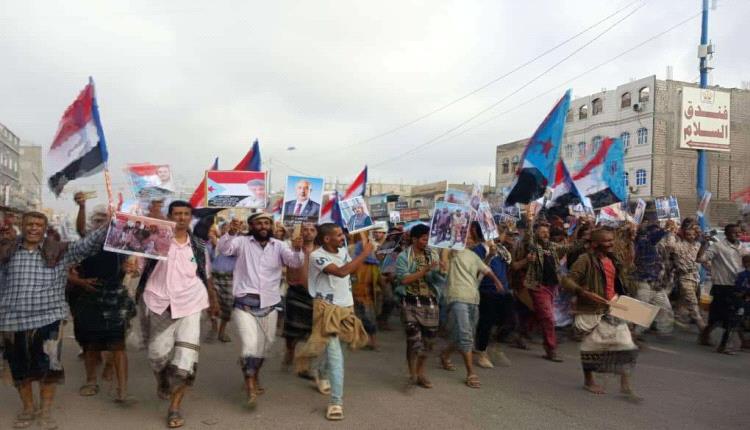 انتقالي ردفان والسلطة المحلية بالمديرية ينظمان مسيرة جماهيرية احتفالًا بانتصارات القوات الجنوبية في حضرموت