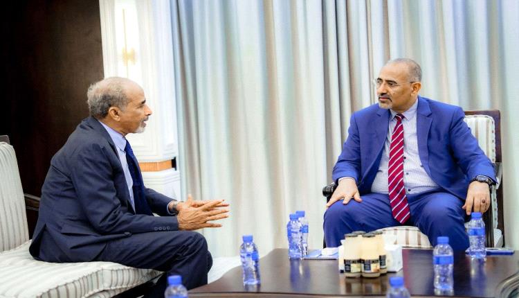 الرئيس الزُبيدي يستقبل الفريق الصبيحي في عدن ويبحثان مستجدات الأوضاع العسكرية والأمنية