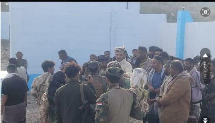 رفع أعلام دولة الجنوب العربي على المرافق الحكومية بمديرية الوضيع في أبين