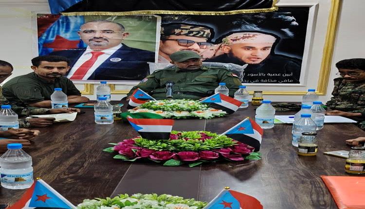العميد السيد يترأس اجتماعاً بقيادات الحزام الأمني في أبين ويؤكد وقوفه الكامل مع القيادة الجنوبية ويشدد على رفع الجاهزية
