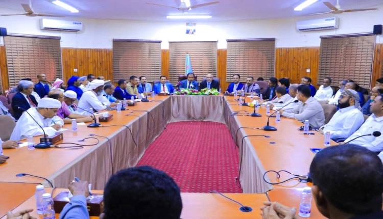 الكثيري والعامري يرأسان اجتماعًا تنسيقيًا موسّعًا بسيئون لتعزيز الاستقرار وتفعيل مؤسسات الدولة في وادي وصحراء حضرموت