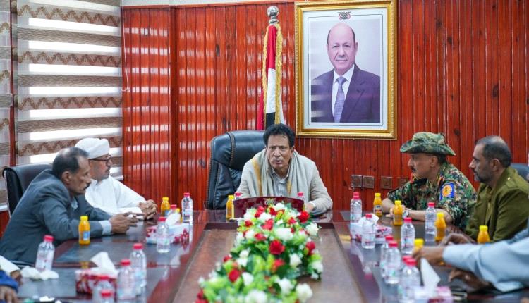 محافظ المهرة يلتقي اللواء باعش وقيادات المجلس الانتقالي ويؤكد أهمية توحيد الجهود للحفاظ على الأمن والاستقرار