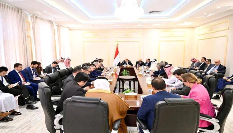 سفراء دول كبرى يتجنبون إدانة الانتقالي ويكتفون بالدعوة للتهدئة.. موقف دولي يلمّح بالاعتراف بواقع الجنوب