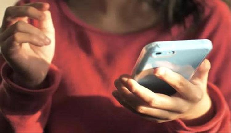 دراسة أمريكية: امتلاك الهواتف الذكية في سن مبكرة يرتبط بالاكتئاب والسمنة ونقص النوم