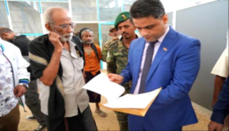 نائب وزير الإعلام يتفقد مركز الإرسال الإذاعي في الشعب تمهيدًا لإعادة تشغيل البث الرسمي بعد عقد من التوقف