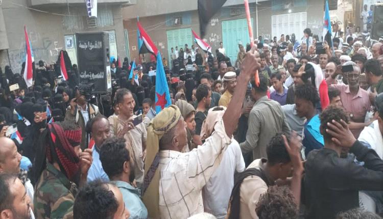 انتقالي لحج يقيم فعالية  ومسيرة جماهيرية كبرى، بحضور فريق التوجيه والرقابة الرئاسي