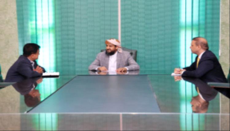 المحرّمي يبحث مع وزير النفط خطط تعزيز إمدادات الكهرباء والغاز وضمان استقرار السوق في المحافظات المحررة