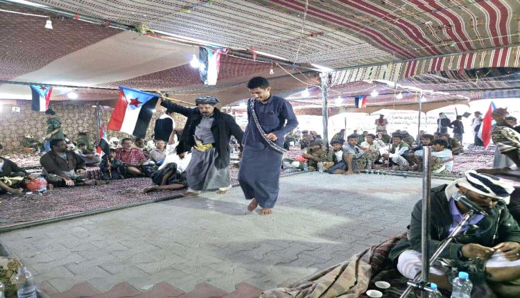 انتقالي شبوة ينظّم فعالية فنية في مخيم الاعتصام المفتوح بمدينة عتق