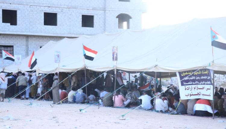أبناء المهرة يواصلون اعتصامهم المفتوح للمطالبة بإعلان دولة الجنوب العربي
