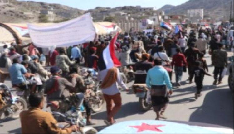 وفد جماهيري من الأزارق ينضم إلى مخيم اعتصام الضالع دعماً لمطالب إعلان دولة الجنوب