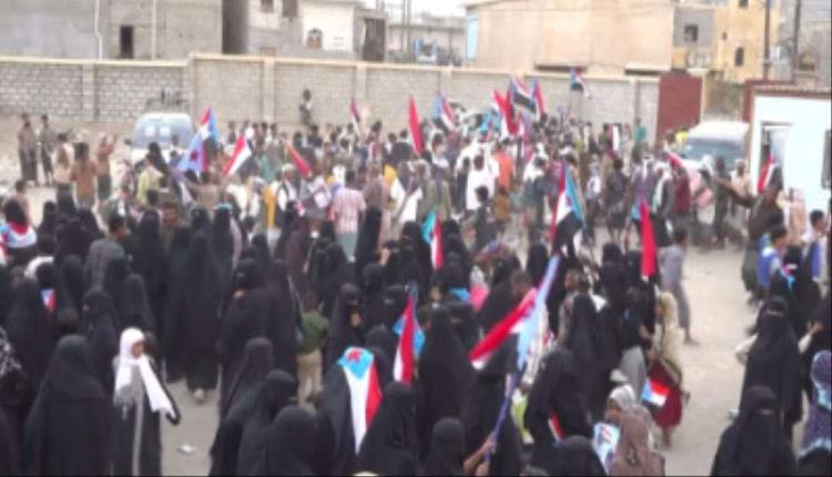 احتشاد جماهيري ومسيرة شعبية في العند بدعوة من انتقالي تبن للمطالبة بإعلان دولة الجنوب العربي