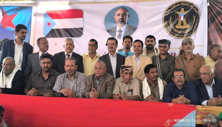 رئيس تنفيذية انتقالي أحور ومدير المديرية وقيادات عسكرية وأمنية يشاركون في الاعتصام المفتوح بأبين