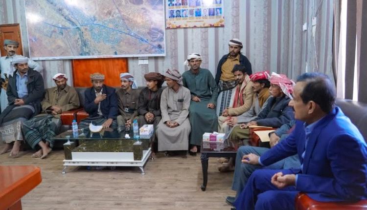 المحافظ بن الوزير خلال لقائه بأبناء مديرية دهر يؤكد: 2026م عام إنهاء معاناة الكهرباء بشبوة