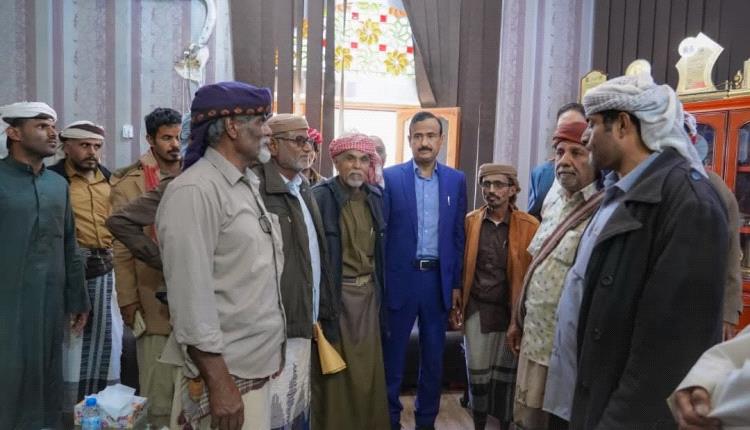 المحافظ بن الوزير يؤكد حرصه على وحدة الصف ويثمّن الاصطفاف المجتمعي الواسع دعماً لاستقرار وتنمية شبوة