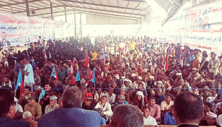 زخم شعبي ورسمي غير مسبوق تشهده ساحات الإعتصام المفتوح بأبين .