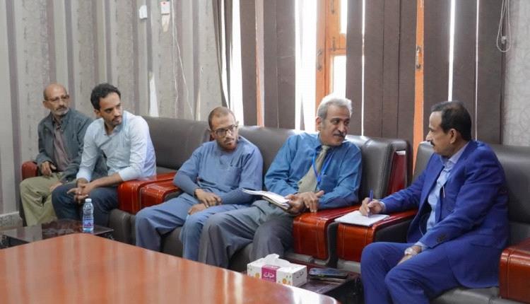 المحافظ بن الوزير يطلع على مستوى الخدمات الطبية بمستشفى شبوة ويشدد على رفع الأداء وتحسين جودة الخدمات