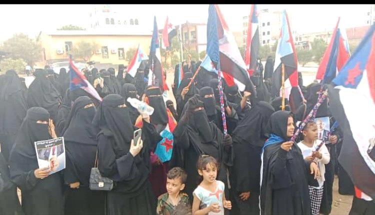 استجابةً لدعوة رئيس انتقالي لحج 
حشد نسائي مهيب في ردفان يزف النصر ويطالب بإعلان الدولة الجنوبية فوراً