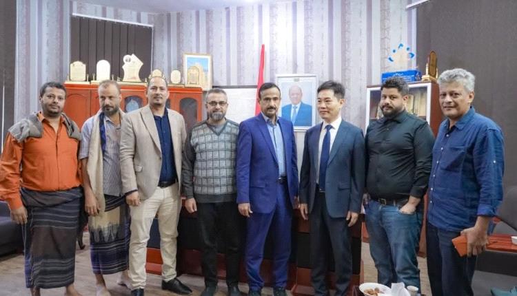 المحافظ بن الوزير يبحث مع شركة لونغشيانغ الصينية للطاقة آفاق التعاون والاستثمار في قطاع الطاقة بمحافظة شبوة