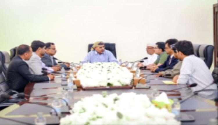 الرئيس الزُبيدي يطلع على جهود تطبيع الأوضاع وتعزيز الاستقرار في المهرة وسقطرى