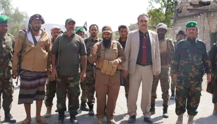 وكيل محافظة أبين حسين الجنيدي والمقدم رشدي العمري في زيارة تفقدية مشتركة لجبهة ثره