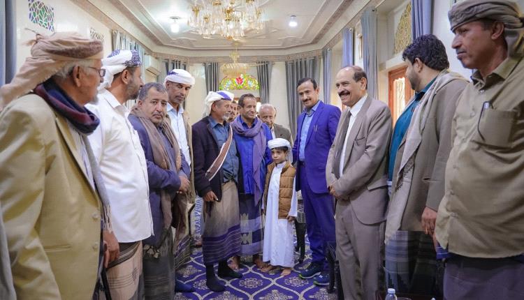 المحافظ بن الوزير: التلاحم المجتمعي يجسّد وعي أبناء شبوة وحرصهم الصادق على وحدة الصف.
