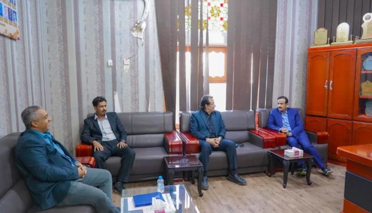 بتوجيهات المحافظ بن الوزير: استلام موقع مشروع إنشاء مركز شبوة للمؤتمرات والمعارض.