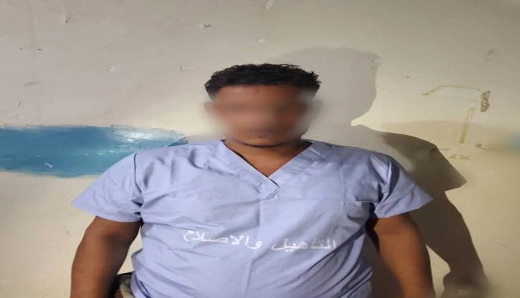 أمن أبين يلقي القبض على  متهم بالقتل بعد 72 ساعة من واقعة القتل.