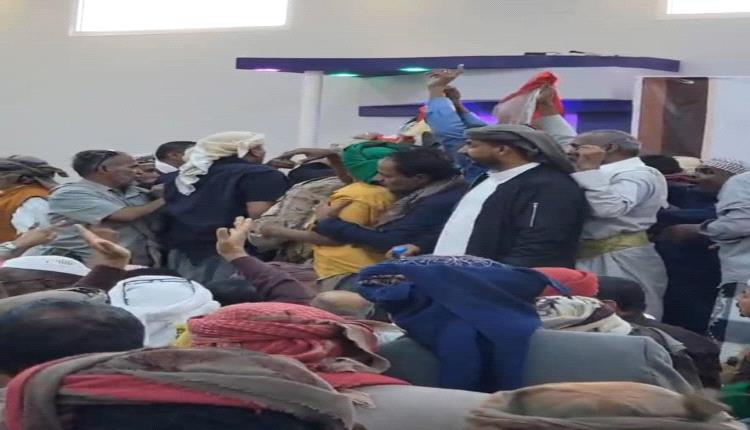 فيديو يشعل هتاف المشاركين بالروح بالدم نفديك ياجنوب في حضرموت في لقاء عام(فيديو)