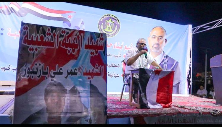 في ذكرى الهبة الحضرمية الـ12.. محاضرة توعوية بمخيم الاعتصام في المكلا توثّق مسيرة شهداء الجنوب