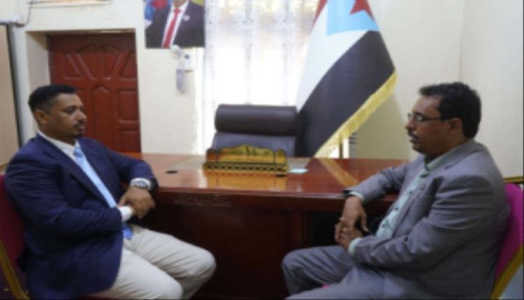 رئيس تنفيذية انتقالي سقطرى يلتقي وكيل المحافظة لمناقشة تعزيز السياحة والحفاظ على التراث الثقافي