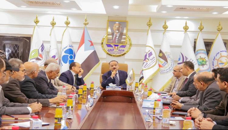 عاجل: وزير النقل يؤكد دعم وزارة النقل لقرارات الرئيس عيدروس الزبيدي