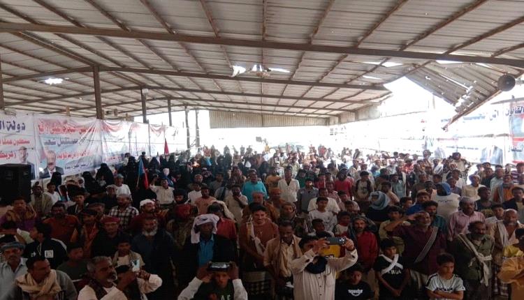 أبناء خنفر وزنجبار يتوافدون لساحة الاعتصام بزنجبار ويجددون دعمهم للمسار الجنوبي