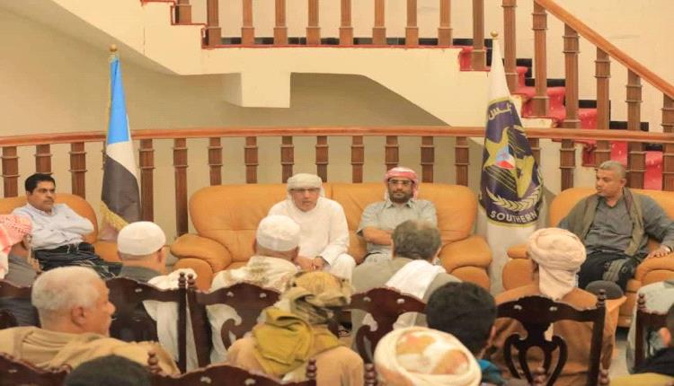 رئيس الجمعية الوطنية يلتقي مقادمة دلل شبام القديمة بسيئون
