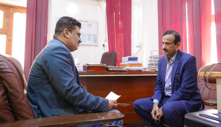 المحافظ بن الوزير يطّلع على أوضاع مديرية الروضة ويؤكد استمرار دعمها كنموذج للسلام والاستقرار