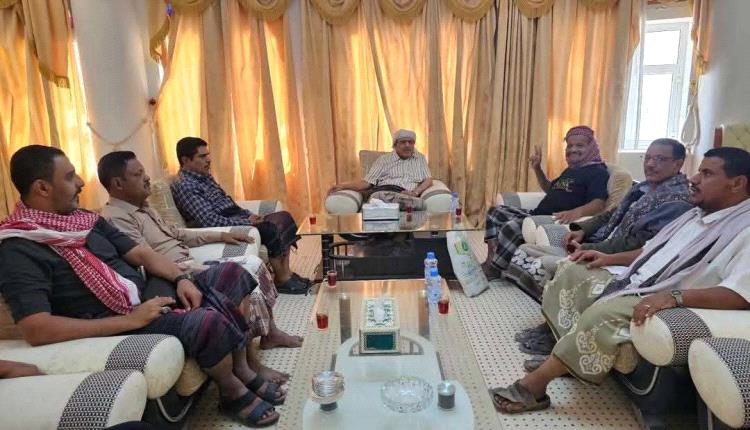 الكثيري يزور المناضل مرزوق طالب في سيئون ويثمّن مسيرته النضالية