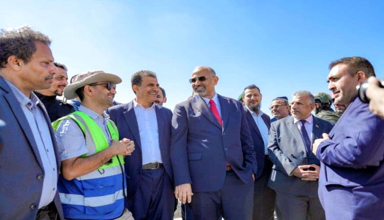 الرئيس القائد عيدروس الزُبيدي يطّلع على سير العمل في مشروع سد حسان بمحافظة أبين