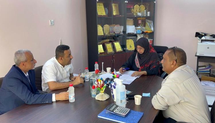 الشبحي والوليدي يتفقدان البرنامج الوطني للإمداد الدوائي بعدن لتعزيز وصول الأدوية إلى المحافظات المحررة