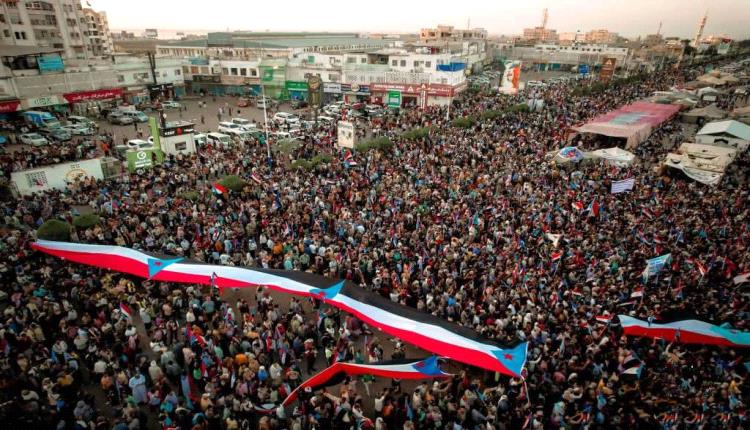 حشود جماهيرية كبيرة من الضالع تصل عدن دعماً لمطالب إعلان دولة الجنوب العربي