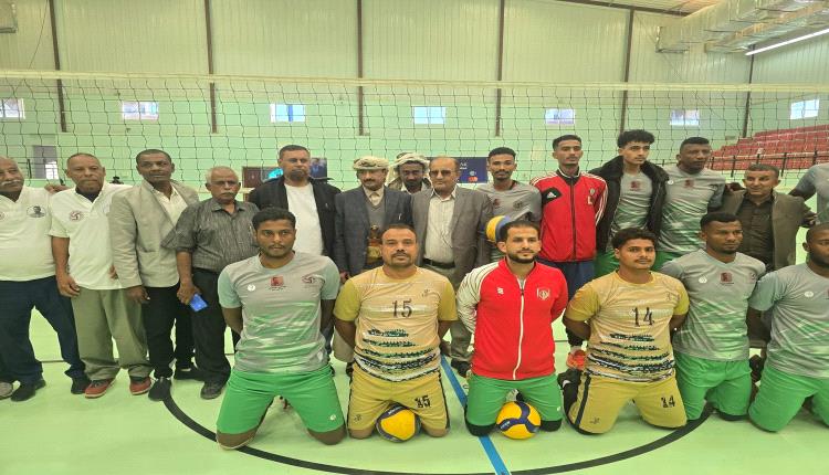 المحافظ بن الوزير يدشّن بطولة الفقيد أحمد الجبيلي لمنتخبات المحافظات للكرة الطائرة.