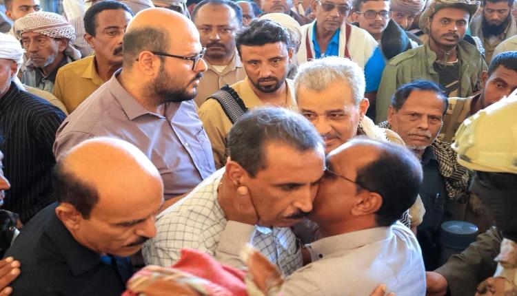 في موكب جنائزي مهيب.. باتيس يشارك في تشييع جثمان الشهيد البطل عمر العمودي بالمكلا