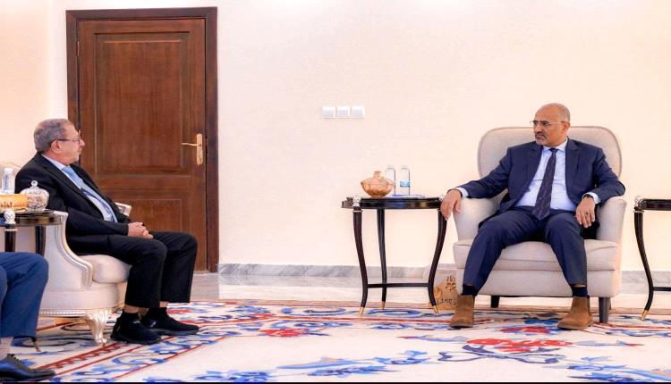 الرئيس الزُبيدي يطّلع على سير العمل في المحاكم والنيابات والتحديات التي تواجه المنظومة القضائية