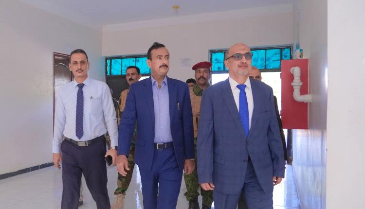 المحافظ بن الوزير يزور كلية التربية بجامعة شبوة ويؤكد استمرار دعم التعليم وفتح آفاق أكاديمية جديدة