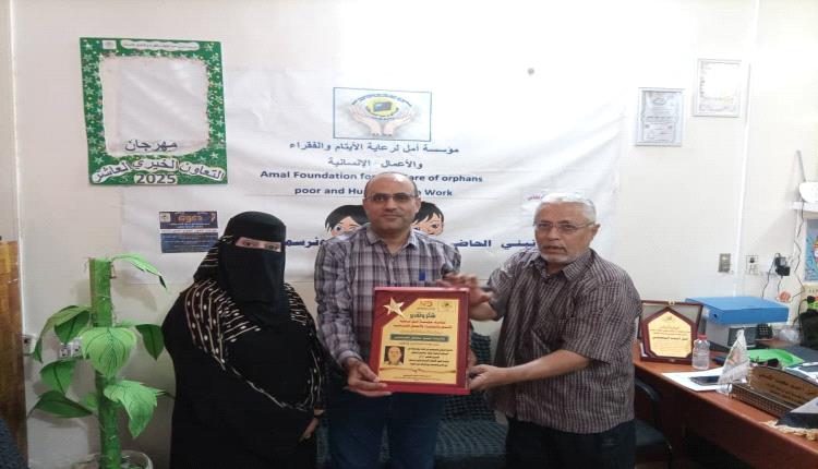 مؤسسة أمل تكرّم رئيس مؤسسة نداء بدرع الشراكة والامتنان تقديراً لجهوده الإنسانية