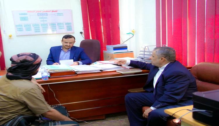 المحافظ بن الوزير يستعرض أوضاع مديرية بيحان وما تحقق من إنجازات وأولويات المرحلة المقبلة